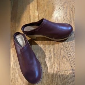 Urban Outfitters BDG clogs shoes size 7!